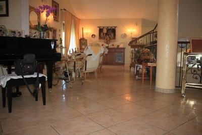 Villa singola su tre livelli con giardino