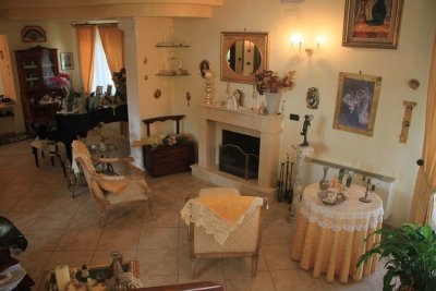Villa singola su tre livelli con giardino