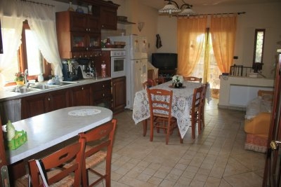 Villa singola su tre livelli con giardino