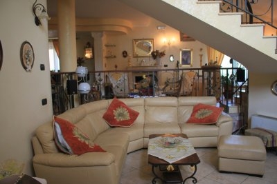 Villa singola su tre livelli con giardino