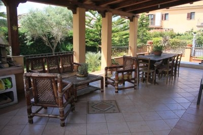 Villa singola su tre livelli con giardino