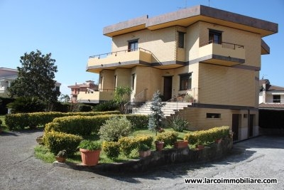 Splendida villa con giardino