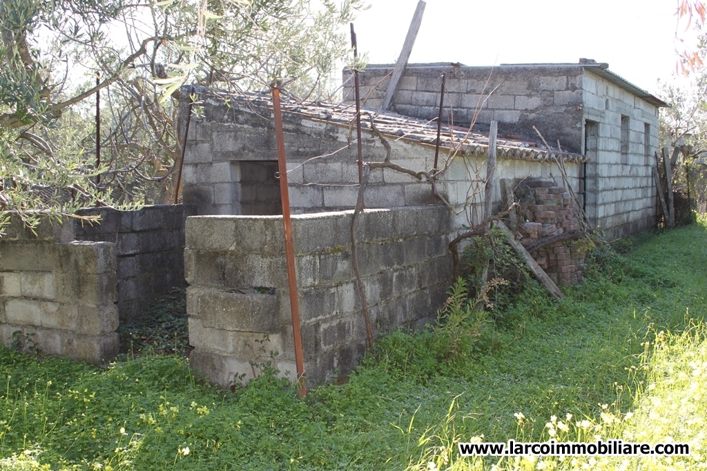 Detached-house on two levels and land