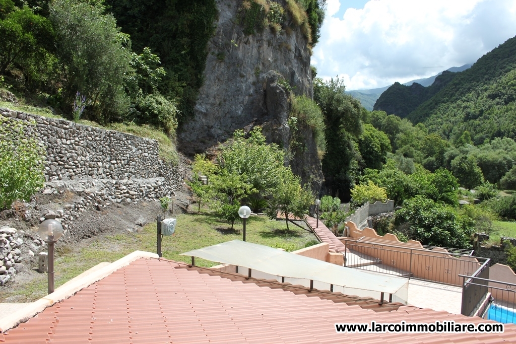 Independent house with private pool close to the Argentino River