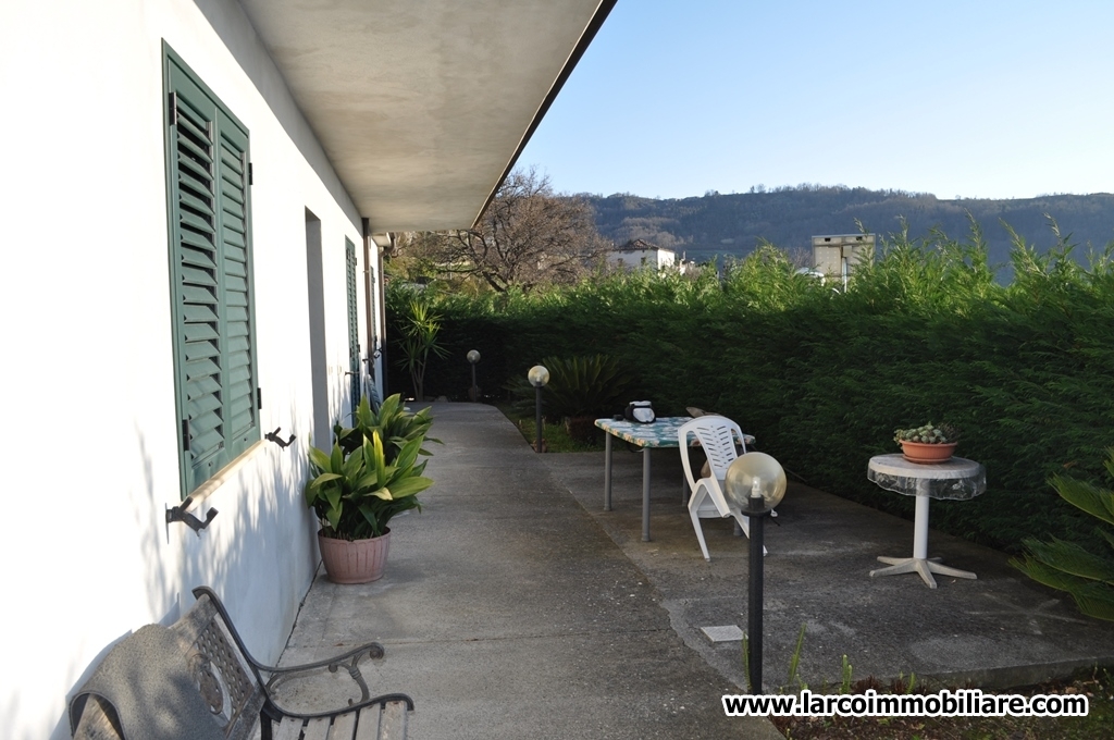 Independent house on 2 levels with sea view