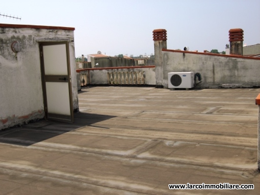 Detached house on 3 levels with sunroof and large garden