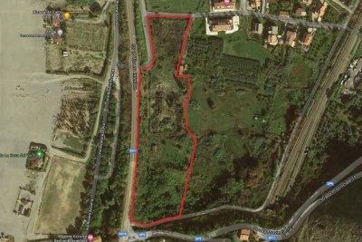 Plot of building land t 100 meters to the beach