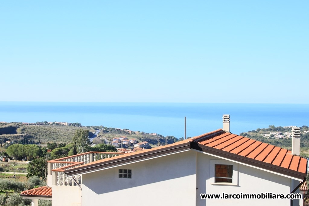 Detached villa on 3 levels with wonderful sea view terrace and garden