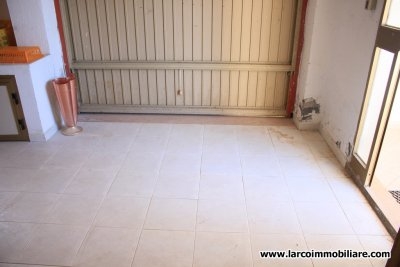 Palazzina su tre livelli con splendida vista mare