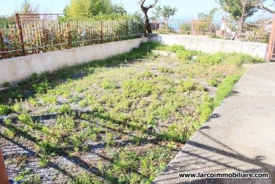 Palazzina su tre livelli con splendida vista mare