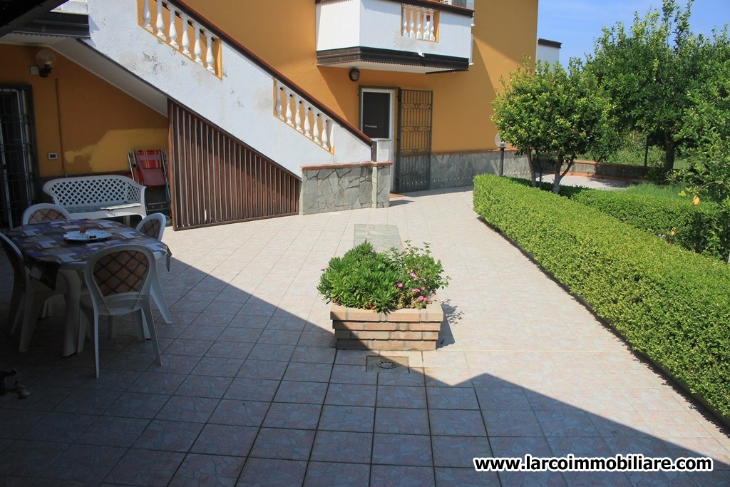 Lovely detached house with garden