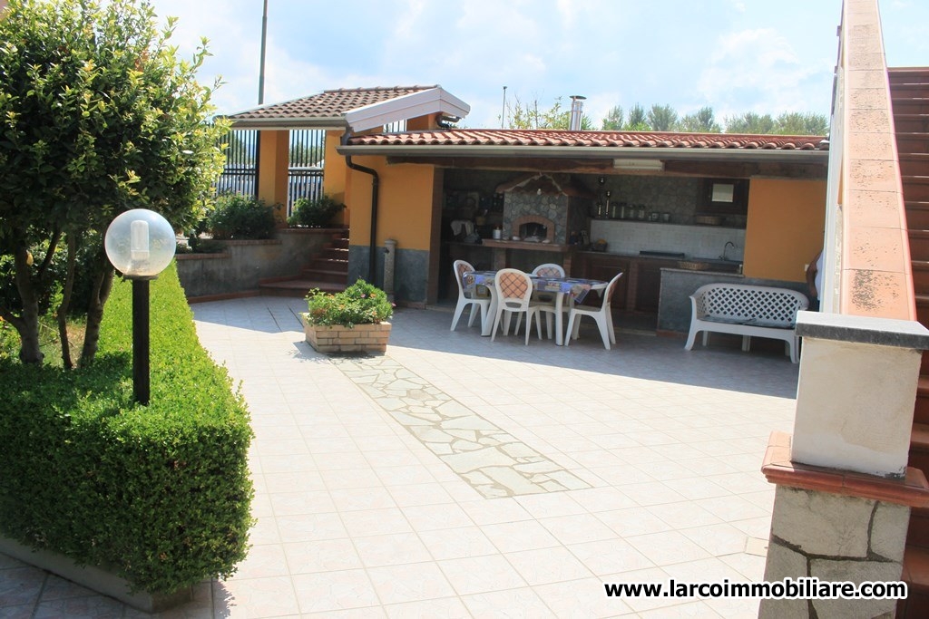 Lovely detached house with garden