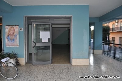 Commercial property at few steps to the pedestrian area of Scalea