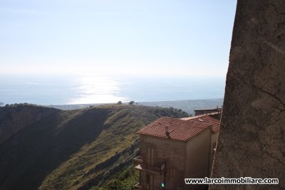 Casa indipendente su 2 livelli con vista panoramica