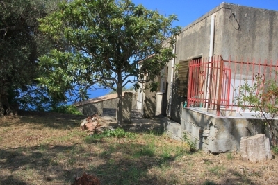 Sea view semi-detached house with land