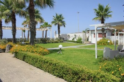 Struttura Turistica con Stabilimento Balneare e Ristorante 