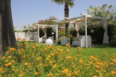 Struttura Turistica con Stabilimento Balneare e Ristorante 