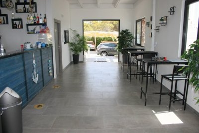 Struttura Turistica con Stabilimento Balneare e Ristorante 