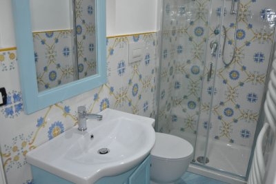 Renovated historic building on 2 levels in the old town of Scalea.