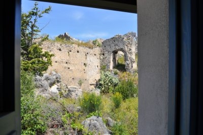 Renovated historic building on 2 levels in the old town of Scalea.