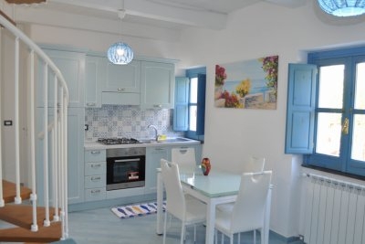 Renovated historic building on 2 levels in the old town of Scalea.
