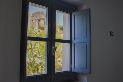 Renovated historic building on 2 levels in the old town of Scalea.