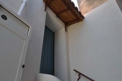 Renovated historic building on 2 levels in the old town of Scalea.