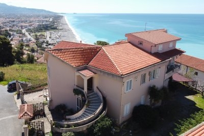 Exclusive property with panoramic sea view