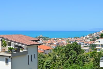  Трехкомнатная квартира с панорамным видом на море