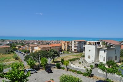  Трехкомнатная квартира с панорамным видом на море