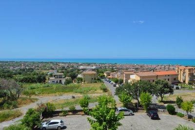  Трехкомнатная квартира с панорамным видом на море
