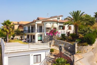 Prestigiosa villa indipendente con vista mare panoramica