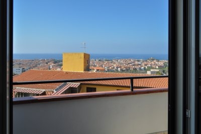 Large renovated apartment with wonderful sea view