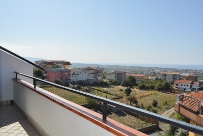 Large renovated apartment with wonderful sea view