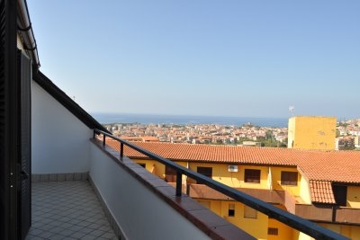 Large renovated apartment with wonderful sea view