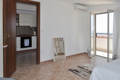 Large renovated apartment with wonderful sea view