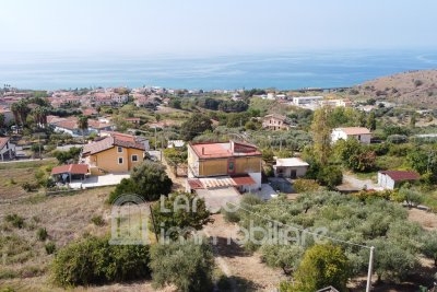 Detached house with lovely sea view