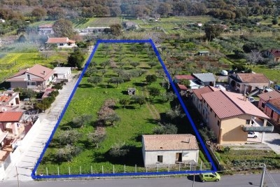 Lotti di terreno edificabile in zona residenziale