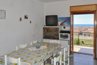 Appartamento arredato con balcone vista mare panoramico