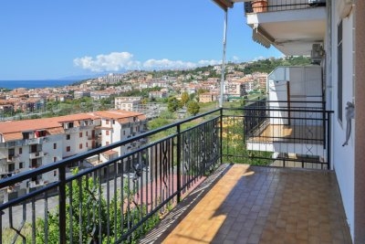 Appartamento arredato con balcone vista mare panoramico
