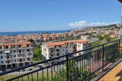 Appartamento arredato con balcone vista mare panoramico