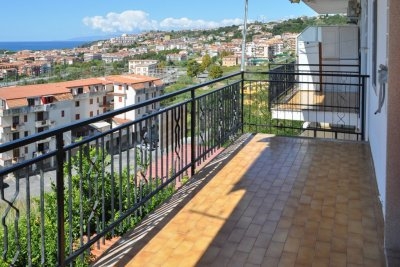 Appartamento arredato con balcone vista mare panoramico