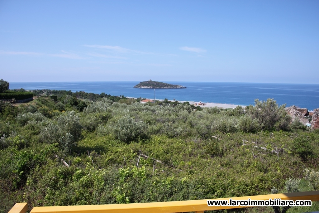 Newly built townhouse on two levels with stunning view over the Island of Cirella