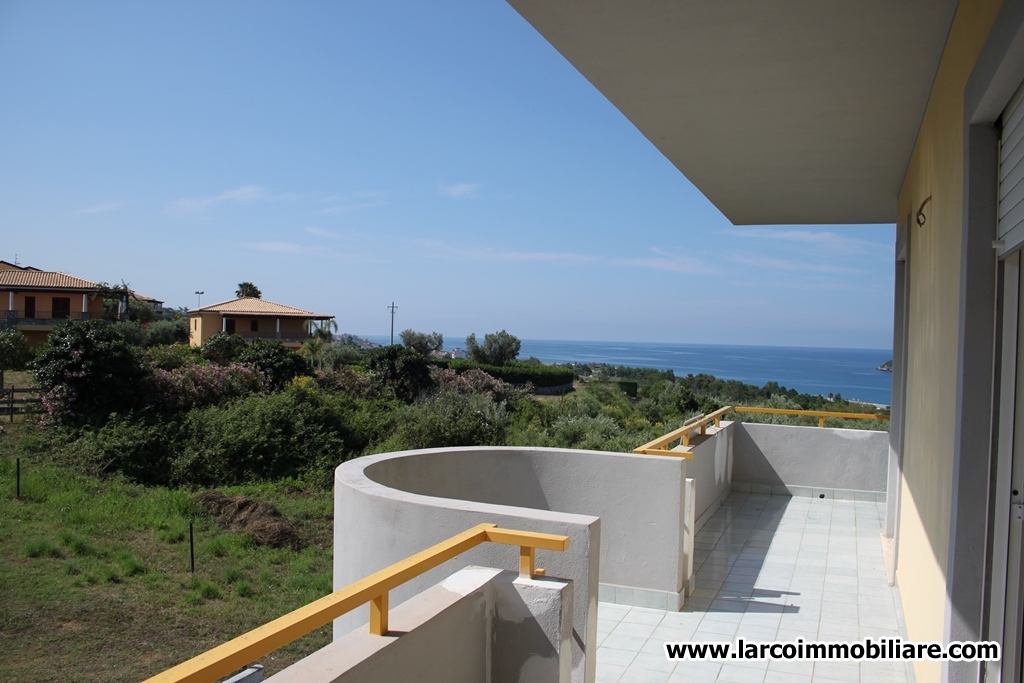 Newly built townhouse on two levels with stunning view over the Island of Cirella