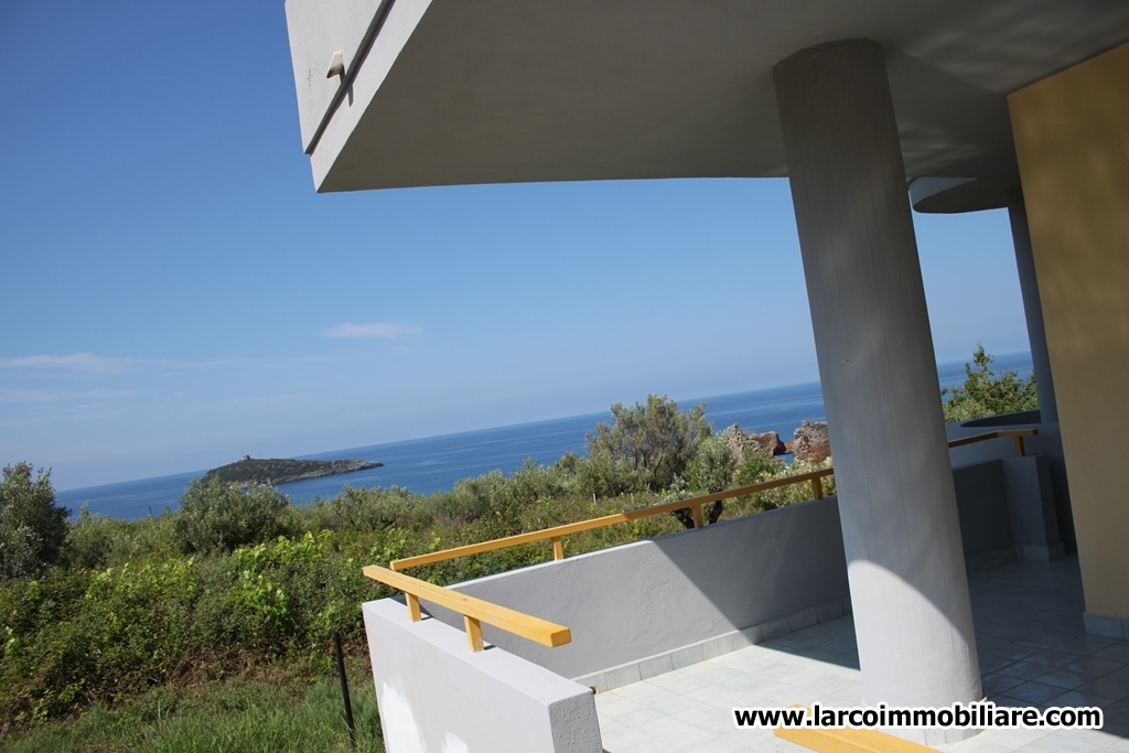 Newly built townhouse on two levels with stunning view over the Island of Cirella