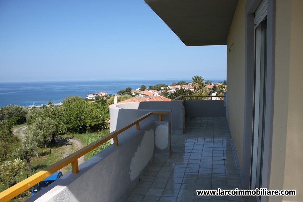 Newly built townhouse on two levels with stunning view over the Island of Cirella