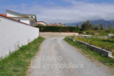 Trilocale al Piano Terra con Ampie Aree Esterne 