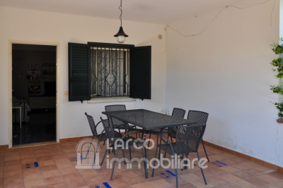 Trilocale al Piano Terra con Ampie Aree Esterne 