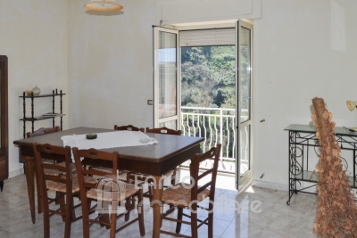  Soluzione Semi-Indipendente con Due Appartamenti e Garage 