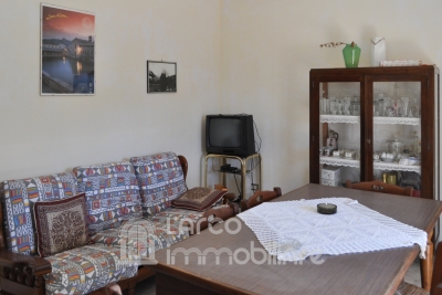  Soluzione Semi-Indipendente con Due Appartamenti e Garage 